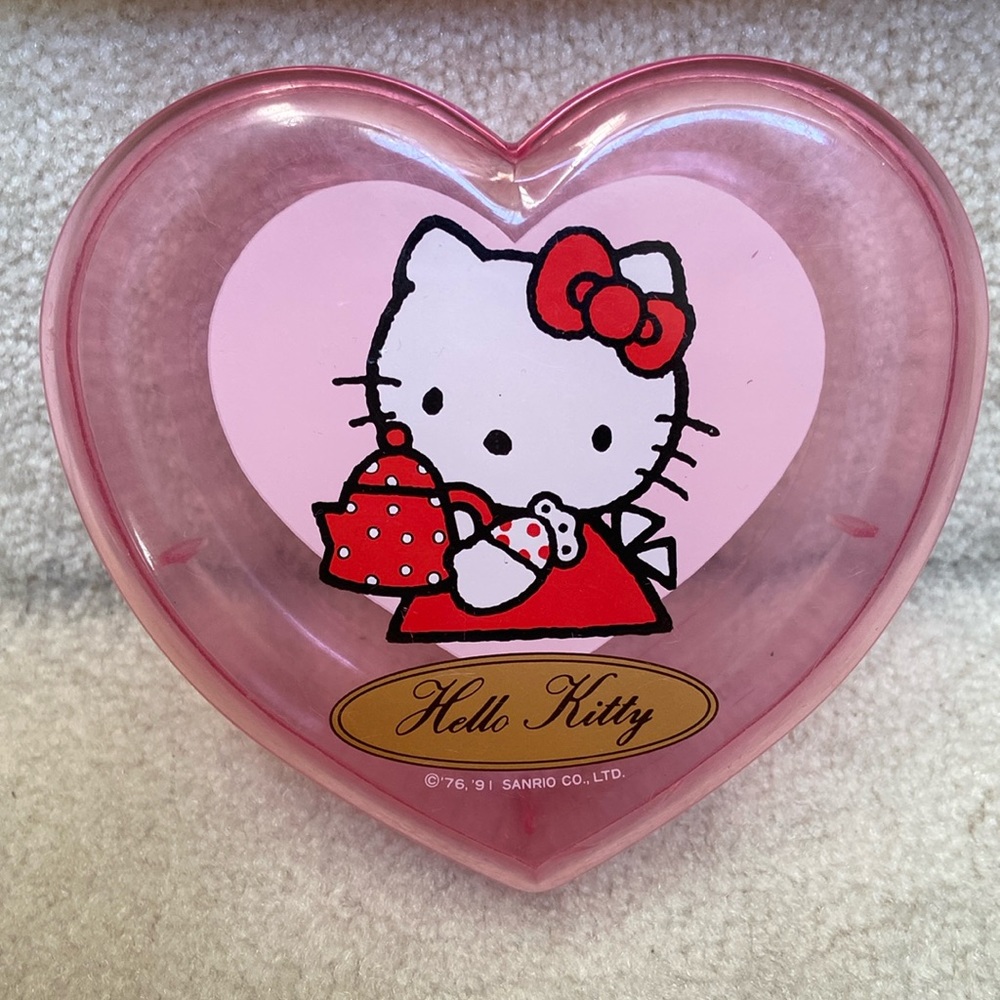hello kitty vanity heart shaped storage container / case